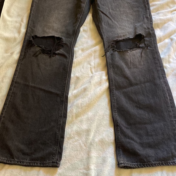 American Eagle High Rise size 8 Ripped Jeans - Picture 3 of 7